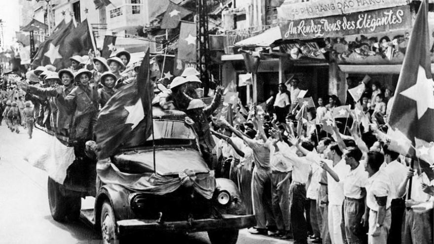 Photos show memories of Hanoi Liberation Day in 1954